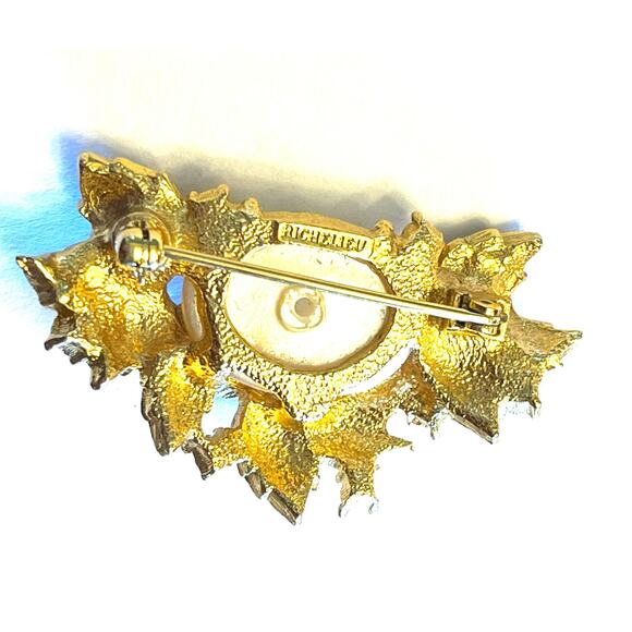 VTG Richelieu BROOCH Gold Rhinestone & Faux Pearl Large 2" Pin Cabochon Signed - Picture 3 of 4